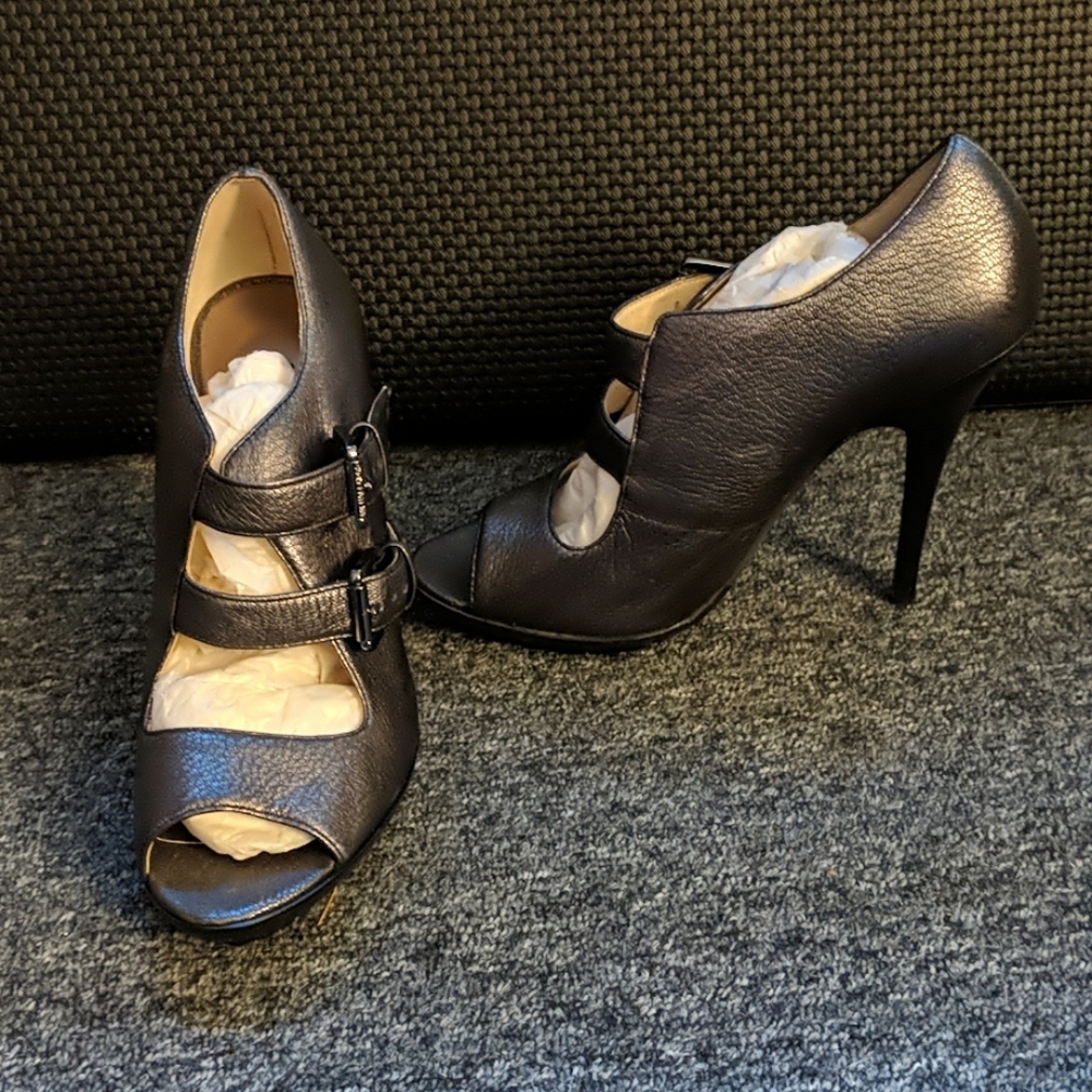 Brand New high heels with tread